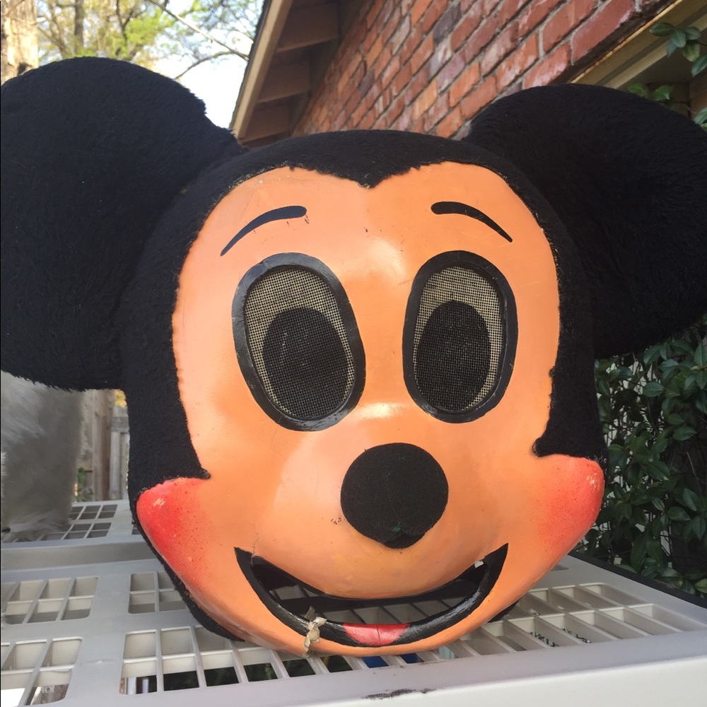 VINTAGE MICKEY AND MINNIE PARADE HEADS